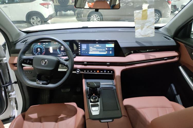 Used CHANGAN CS75 PLUS 2024 3rd Generation Champion Edition 1.5T Intelligent Drive Dynamic Model Interior 3