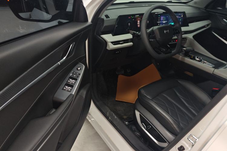Used CHANGAN CS75 PLUS 2024 3rd Generation Champion Edition 1.5T Intelligent Drive Dynamic Model Interior 3