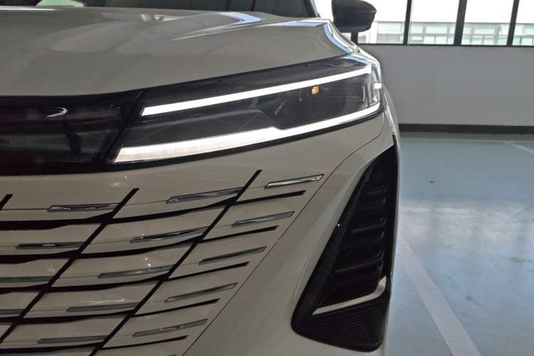 Used CHANGAN CS75 PLUS 2024 3rd Generation Champion Edition 1.5T Intelligent Drive Dynamic Model Left Front Headlight