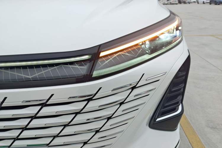 Used CHANGAN CS75 PLUS 2024 3rd Generation Champion Edition 1.5T Intelligent Drive Dynamic Model Left Front Headlight