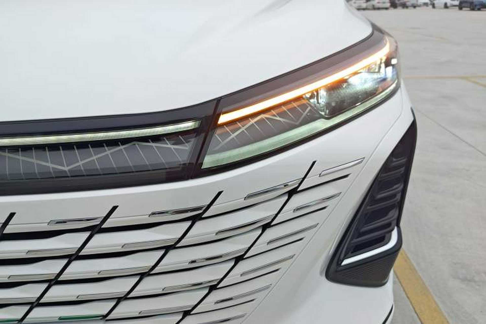Used CHANGAN CS75 PLUS 2024 3rd Generation Champion Edition 1.5T Intelligent Drive Dynamic Model Left Front Headlight