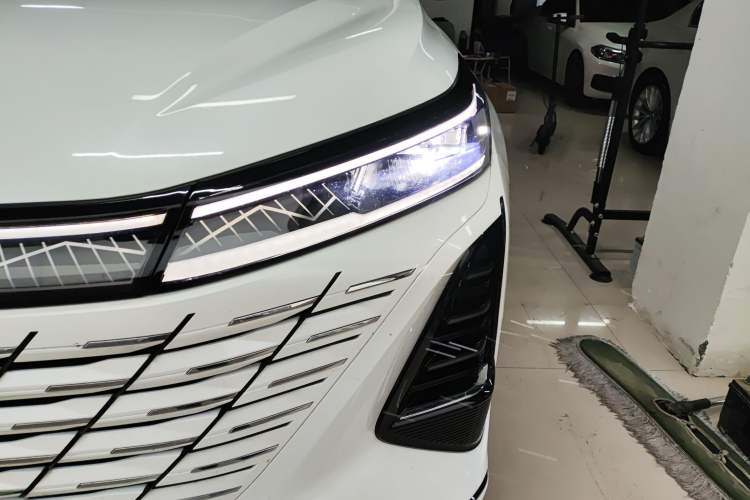 Used CHANGAN CS75 PLUS 2024 3rd Generation Champion Edition 1.5T Intelligent Drive Dynamic Model Left Front Headlight
