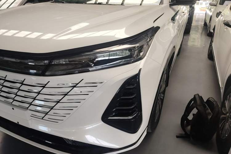 Used CHANGAN CS75 PLUS 2024 3rd Generation Champion Edition 1.5T Intelligent Drive Dynamic Model Left Front Headlight