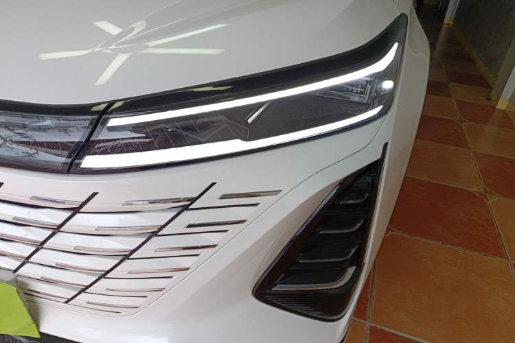Used CHANGAN CS75 PLUS 2024 3rd Generation Champion Edition 1.5T Intelligent Drive Dynamic Model Left Front Headlight