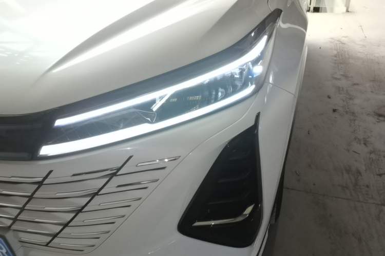 Used CHANGAN CS75 PLUS 2024 3rd Generation Champion Edition 2.0T Intelligent Drive Performance Model Left Front Headlight