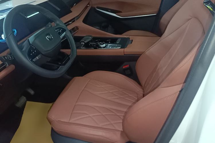Used CHANGAN CS75 PLUS 2024 3rd Generation Champion Edition 1.5T Intelligent Drive Dynamic Model Left Front Seat