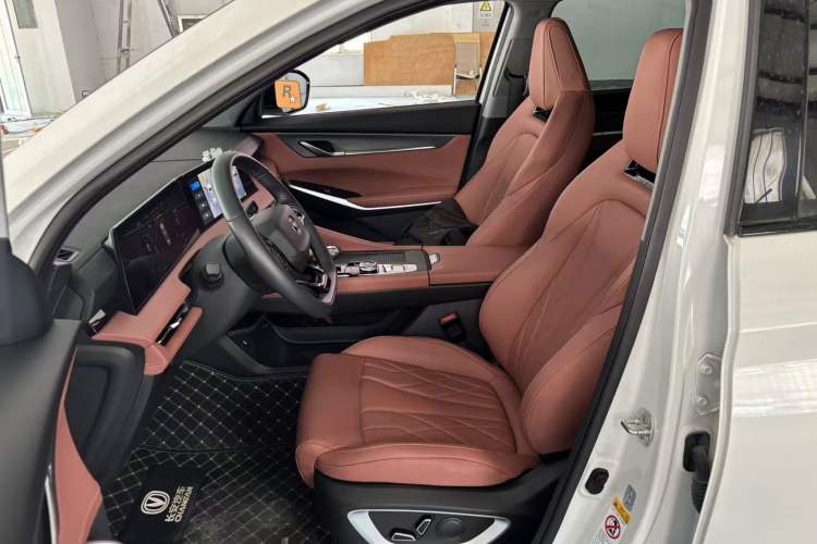 Used CHANGAN CS75 PLUS 2024 3rd Generation Champion Edition 1.5T Intelligent Drive Dynamic Model Left Front Seat