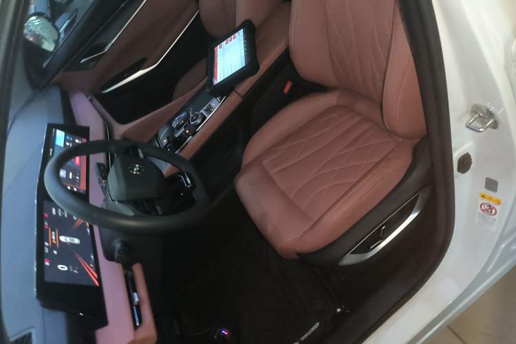 Used CHANGAN CS75 PLUS 2024 3rd Generation Champion Edition 1.5T Intelligent Drive Dynamic Model Left Front Seat