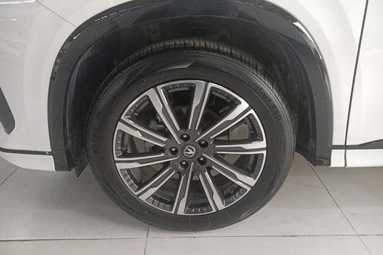 Used CHANGAN CS75 PLUS 2024 3rd Generation Champion Edition 1.5T Intelligent Drive Dynamic Model Left Front Wheel Hub
