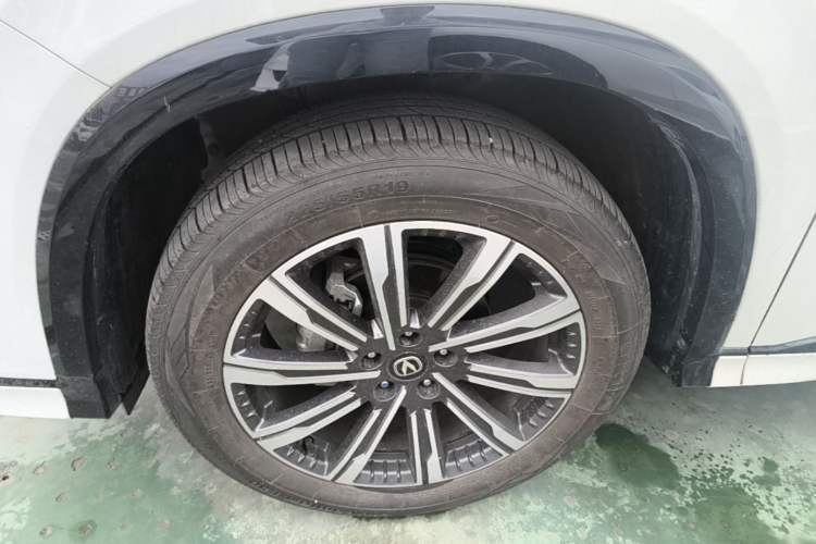 Used CHANGAN CS75 PLUS 2024 3rd Generation Champion Edition 1.5T Intelligent Drive Dynamic Model Left Front Wheel Hub