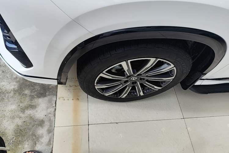 Used CHANGAN CS75 PLUS 2024 3rd Generation Champion Edition 1.5T Intelligent Drive Dynamic Model Left Front Wheel Hub