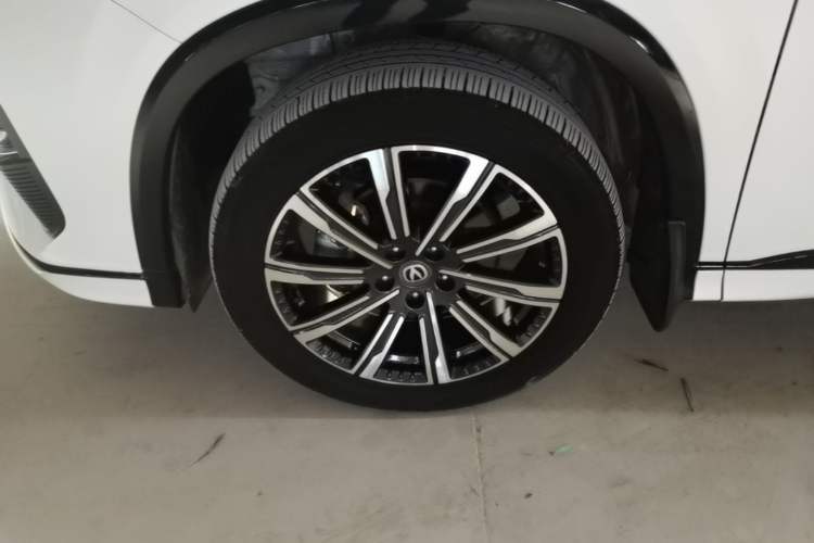 Used CHANGAN CS75 PLUS 2024 3rd Generation Champion Edition 2.0T Intelligent Drive Performance Model Left Front Wheel Hub