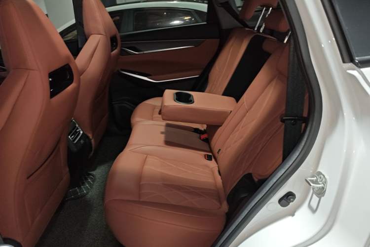 Used CHANGAN CS75 PLUS 2024 3rd Generation Champion Edition 1.5T Intelligent Drive Dynamic Model Left Rear Seat
