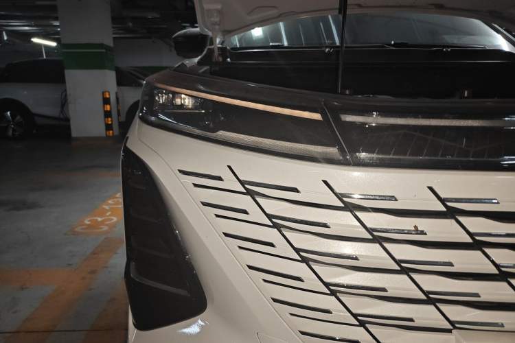 Used CHANGAN CS75 PLUS 2024 3rd Generation Champion Edition 1.5T Intelligent Drive Dynamic Model Right Front Headlight