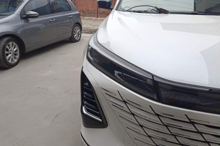 Used CHANGAN CS75 PLUS 2024 3rd Generation Champion Edition 1.5T Intelligent Drive Dynamic Model Right Front Headlight