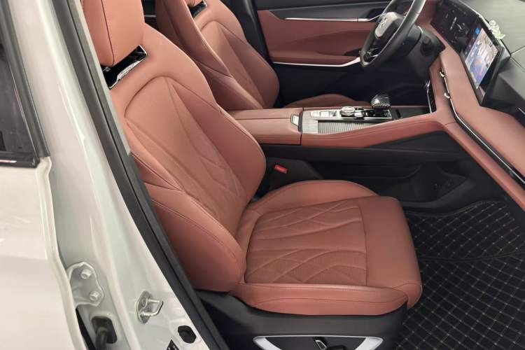Used CHANGAN CS75 PLUS 2024 3rd Generation Champion Edition 1.5T Intelligent Drive Dynamic Model Right Front Seat