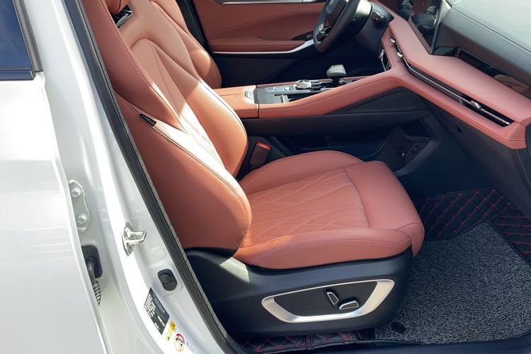 Used CHANGAN CS75 PLUS 2024 3rd Generation Champion Edition 2.0T Intelligent Drive Performance Model Right Front Seat