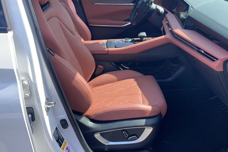 Used CHANGAN CS75 PLUS 2024 3rd Generation Champion Edition 2.0T Intelligent Drive Performance Model Right Front Seat