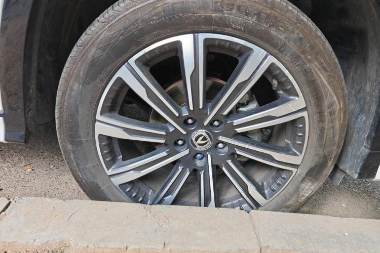 Used CHANGAN CS75 PLUS 2024 3rd Generation Champion Edition 1.5T Intelligent Drive Dynamic Model Right Front Wheel Hub