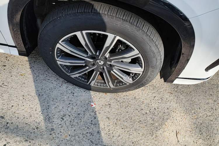 Used CHANGAN CS75 PLUS 2024 3rd Generation Champion Edition 2.0T Intelligent Drive Performance Model Right Front Wheel Hub