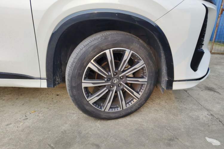 Used CHANGAN CS75 PLUS 2024 3rd Generation Champion Edition 1.5T Intelligent Drive Dynamic Model Right Front Wheel Hub