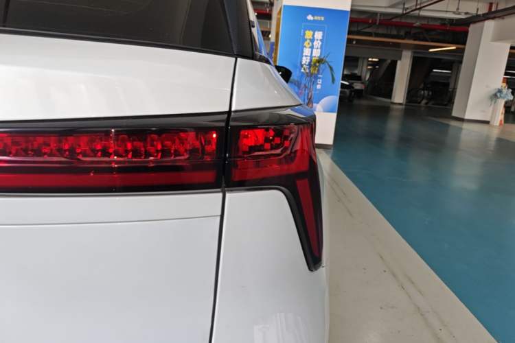 Used CHANGAN CS75 PLUS 2024 3rd Generation Champion Edition 1.5T Intelligent Drive Dynamic Model Right Rear Taillight