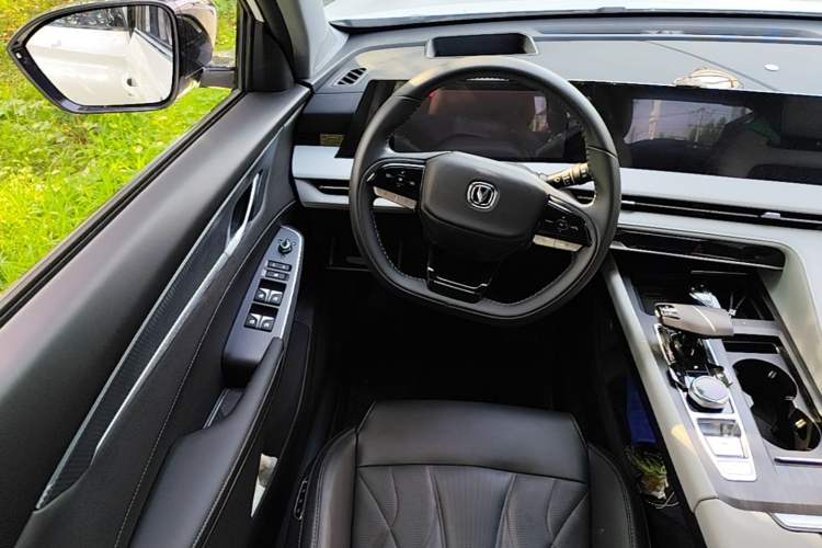 Used CHANGAN CS75 PLUS 2024 3rd Generation Champion Edition 2.0T Intelligent Drive Performance Model Steering Wheel