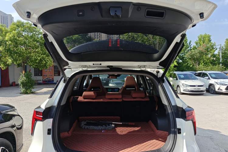 Used CHANGAN CS75 PLUS 2024 3rd Generation Champion Edition 1.5T Intelligent Drive Dynamic Model Trunk