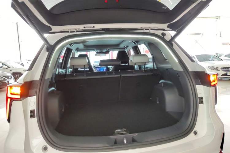 Used CHANGAN CS75 PLUS 2024 3rd Generation Champion Edition 1.5T Intelligent Drive Dynamic Model Trunk
