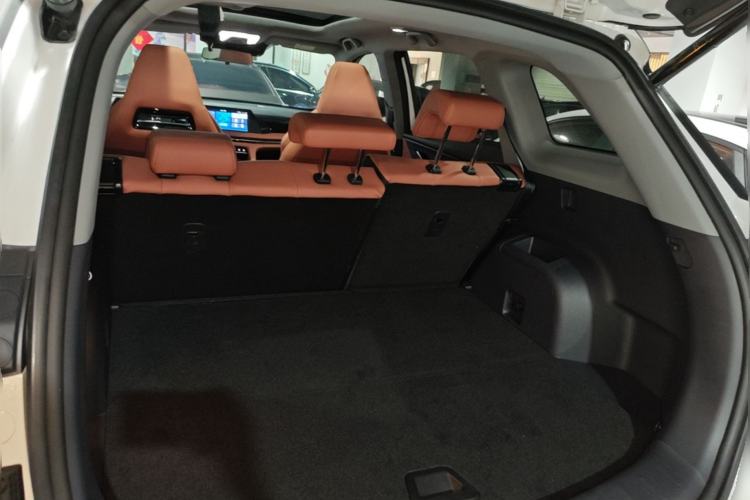 Used CHANGAN CS75 PLUS 2024 3rd Generation Champion Edition 1.5T Intelligent Drive Dynamic Model Trunk