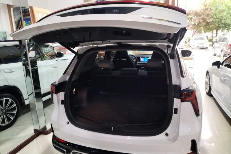 Used CHANGAN CS75 PLUS 2024 3rd Generation Champion Edition 1.5T Intelligent Drive Dynamic Model Trunk