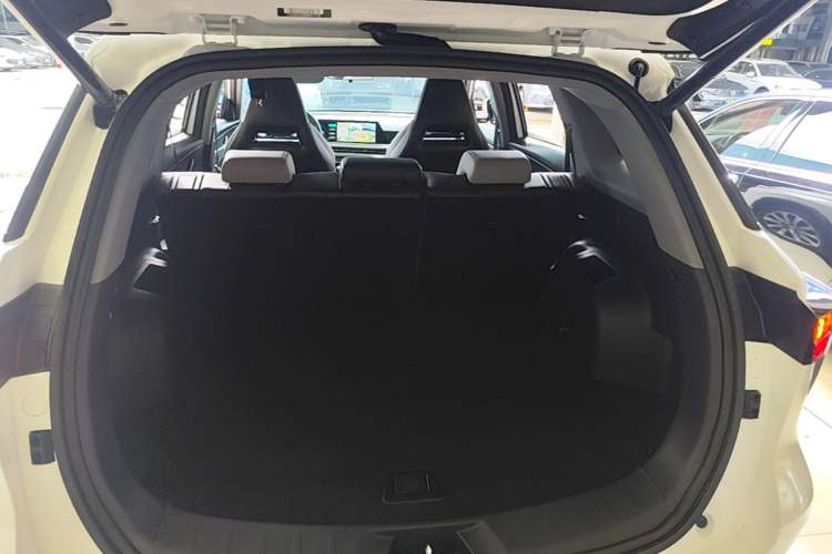 Used CHANGAN CS75 PLUS 2024 3rd Generation Champion Edition 1.5T Intelligent Drive Dynamic Model Trunk