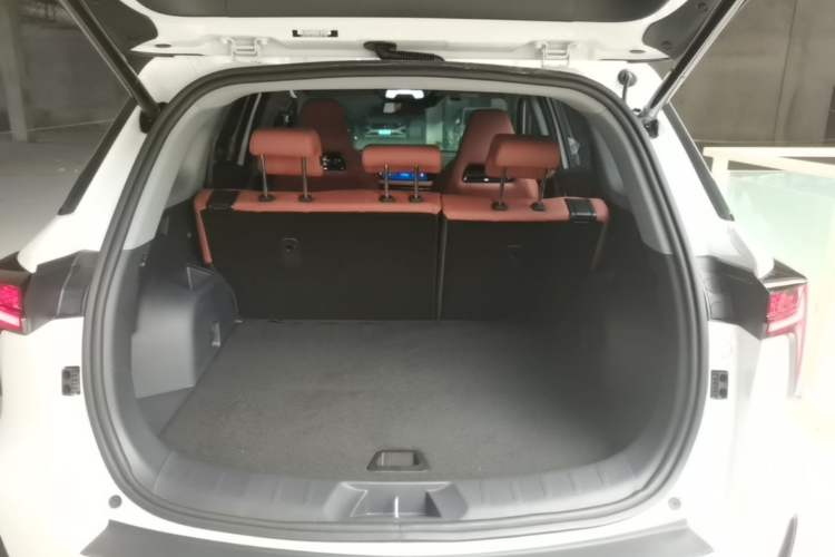 Used CHANGAN CS75 PLUS 2024 3rd Generation Champion Edition 2.0T Intelligent Drive Performance Model Trunk