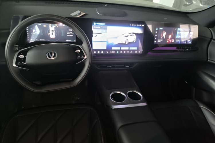 Used CHANGAN CS75 PLUS 2025 4th Generation UItra 2.0T New Blue Whale Smart Intelligent Powertrain Version Center Console