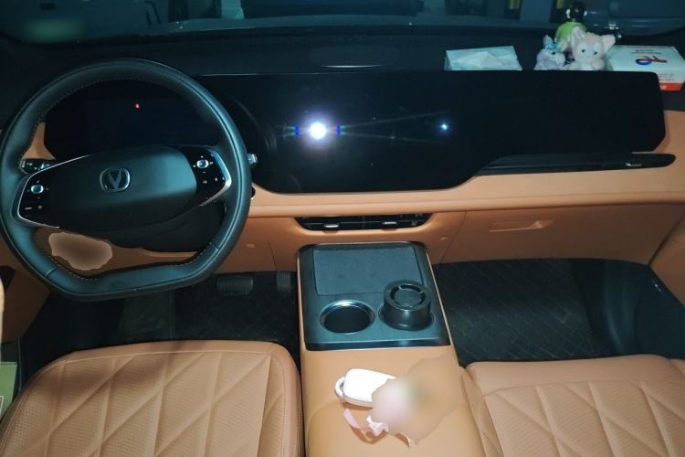 Used CHANGAN CS75 PLUS 2025 4th Generation 1.5T New Blue Whale Smart Flagship Version Center Console