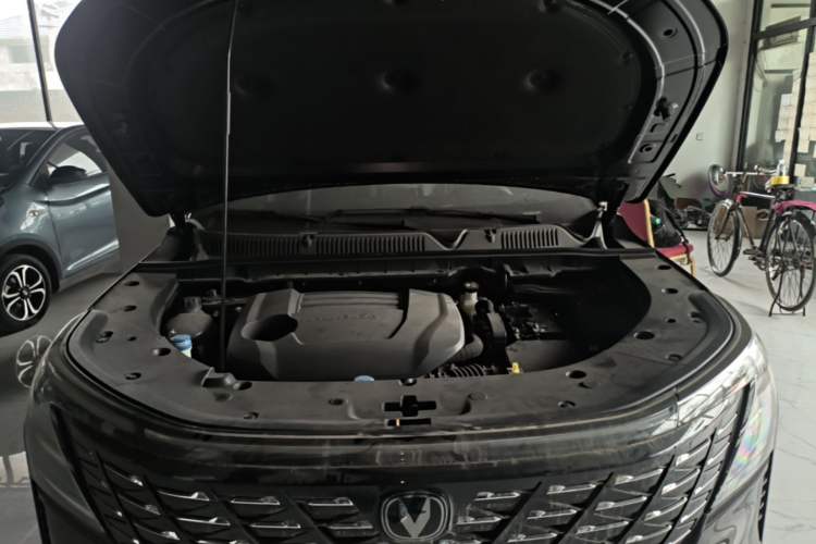 Used CHANGAN CS75 PLUS 2025 4th Generation UItra 2.0T New Blue Whale Smart Intelligent Powertrain Version Engine Bay