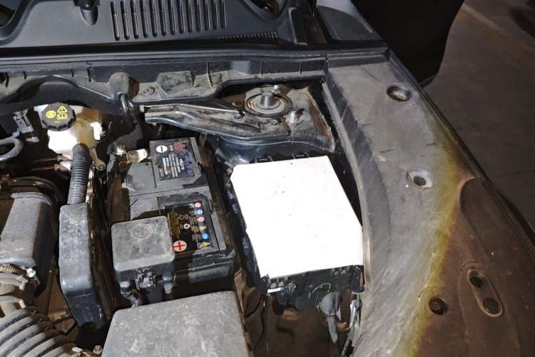 Used CHANGAN CS75 PLUS 2025 4th Generation 1.5T New Blue Whale Smart Flagship Version Engine Bay Left