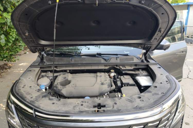 Used CHANGAN CS75 PLUS 2025 4th Generation UItra 2.0T New Blue Whale Smart Intelligent Powertrain Version Engine Bay