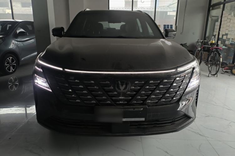 Used CHANGAN CS75 PLUS 2025 4th Generation UItra 2.0T New Blue Whale Smart Intelligent Powertrain Version Front