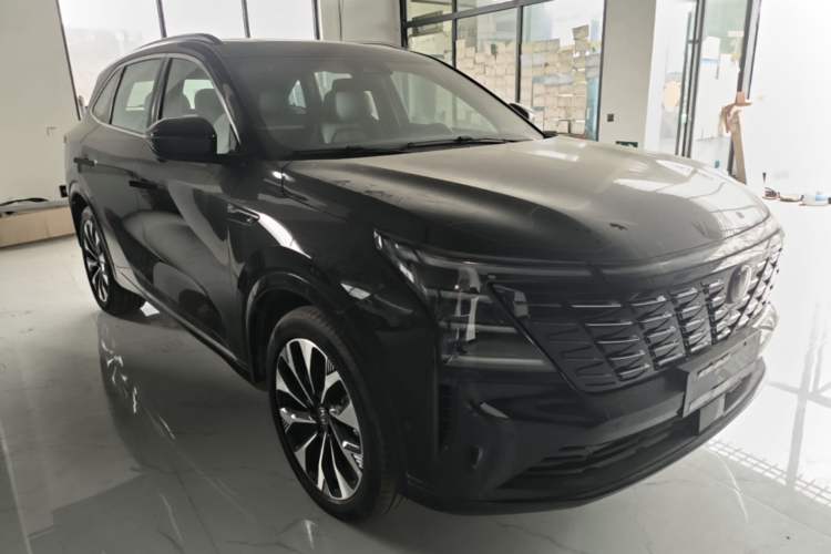 Used CHANGAN CS75 PLUS 2025 4th Generation UItra 2.0T New Blue Whale Smart Intelligent Powertrain Version Front Right 45 Deg
