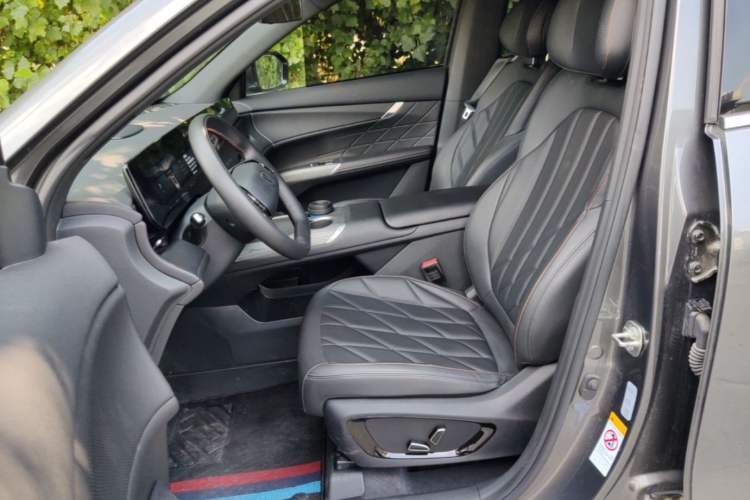 Used CHANGAN CS75 PLUS 2025 4th Generation UItra 2.0T New Blue Whale Smart Intelligent Powertrain Version Left Front Seat