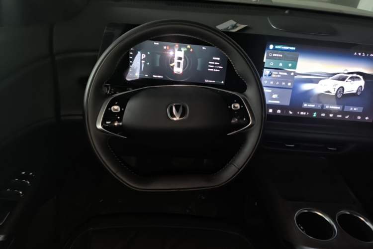 Used CHANGAN CS75 PLUS 2025 4th Generation UItra 2.0T New Blue Whale Smart Intelligent Powertrain Version Steering Wheel
