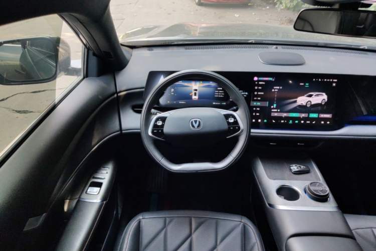 Used CHANGAN CS75 PLUS 2025 4th Generation UItra 2.0T New Blue Whale Smart Intelligent Powertrain Version Steering Wheel