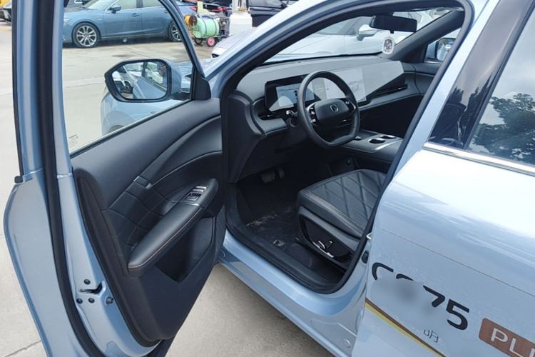 Used CHANGAN CS75 PLUS 2025 4th Generation UItra 2.0T New Blue Whale – Smart & Powerful Version Driver Seat