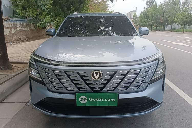 Used CHANGAN CS75 PLUS 2025 4th Generation 1.5T New Blue Whale Smart Flagship Version Front
