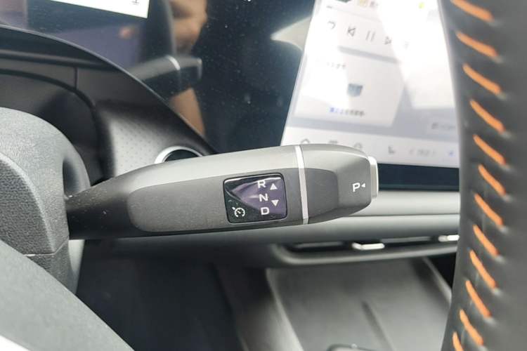 Used CHANGAN CS75 PLUS 2025 4th Generation UItra 2.0T New Blue Whale – Smart & Powerful Version Gear Lever