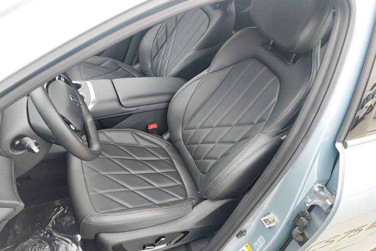 Used CHANGAN CS75 PLUS 2025 4th Generation UItra 2.0T New Blue Whale – Smart & Powerful Version Left Front Seat