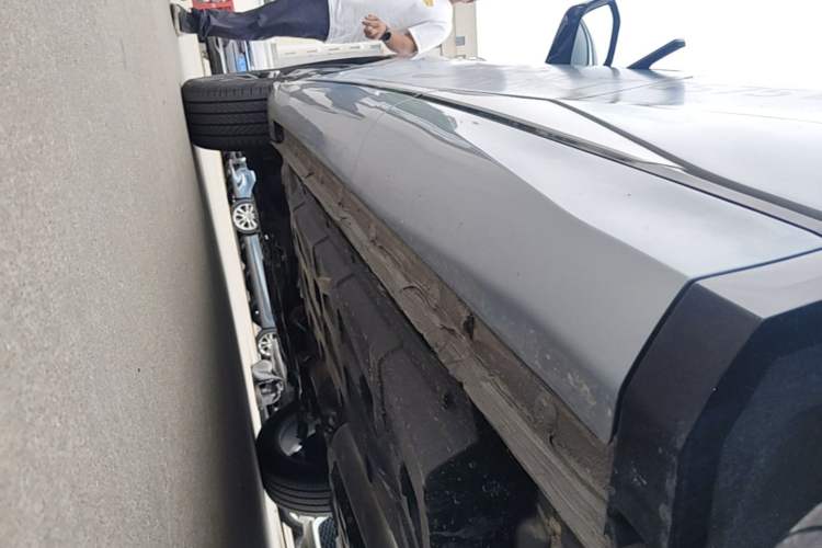 Used CHANGAN CS75 PLUS 2025 4th Generation UItra 2.0T New Blue Whale – Smart & Powerful Version Left Side Sill