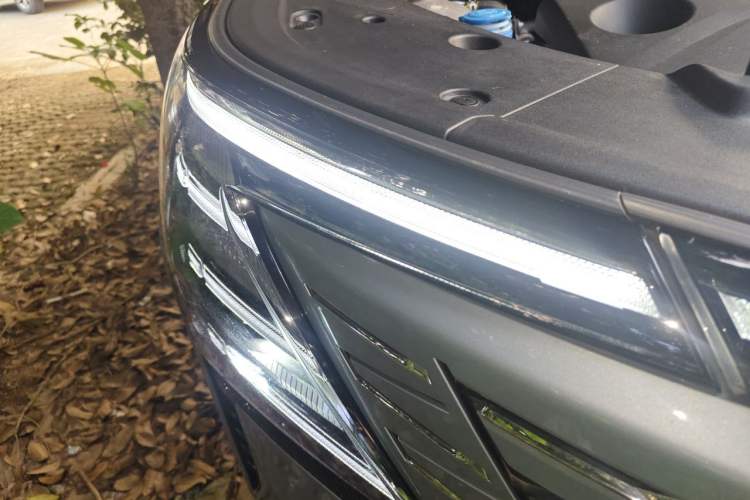 Used CHANGAN CS75 PLUS 2025 4th Generation 1.5T New Blue Whale Smart Luxury Edition Right Front Headlight