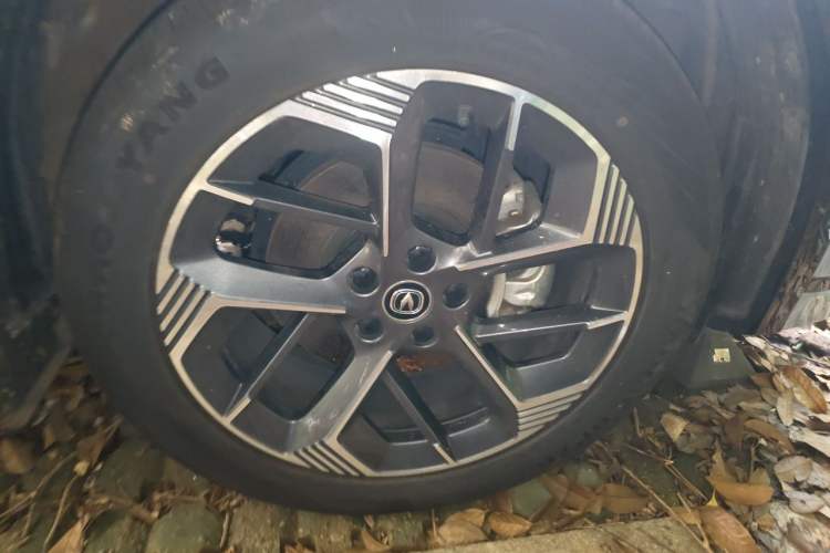 Used CHANGAN CS75 PLUS 2025 4th Generation 1.5T New Blue Whale Smart Luxury Edition Right Front Wheel Hub